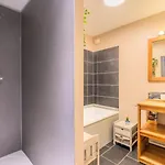 Apartment 2 Bedroom With Balconies & Private Parking