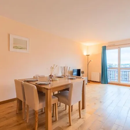 Apartment 2 Bedroom With Balconies & Private Parking La Madeleine (Nord)