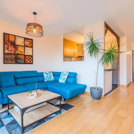 2 Bedroom With Balconies & Private Parking 라 마들렌