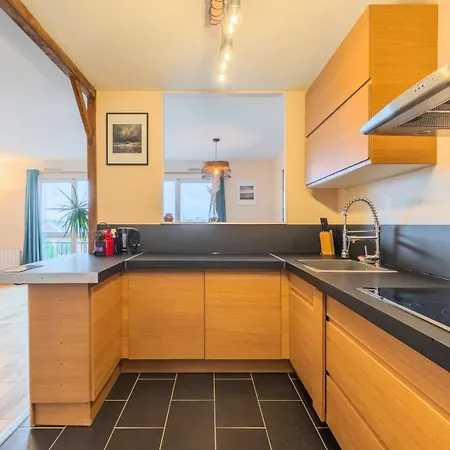 2 Bedroom With Balconies & Private Parking * 라 마들렌