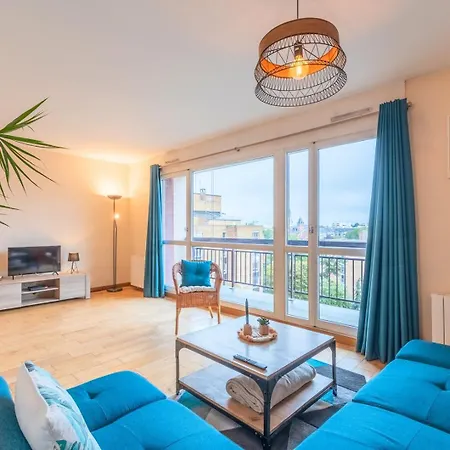 2 Bedroom With Balconies & Private Parking *