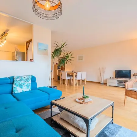 2 Bedroom With Balconies & Private Parking 라 마들렌