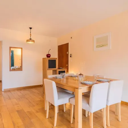 2 Bedroom With Balconies & Private Parking * 라 마들렌