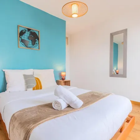 2 Bedroom With Balconies & Private Parking Apartment