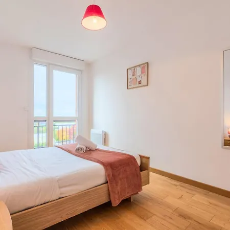 Apartment 2 Bedroom With Balconies & Private Parking La Madeleine (Nord)