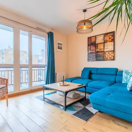 Apartment 2 Bedroom With Balconies & Private Parking La Madeleine (Nord)