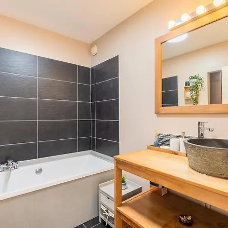 2 Bedroom With Balconies & Private Parking شقة لا مادلين